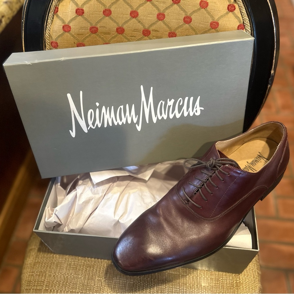 Neiman Marcus Men's Leather Dress Shoes
Size 13